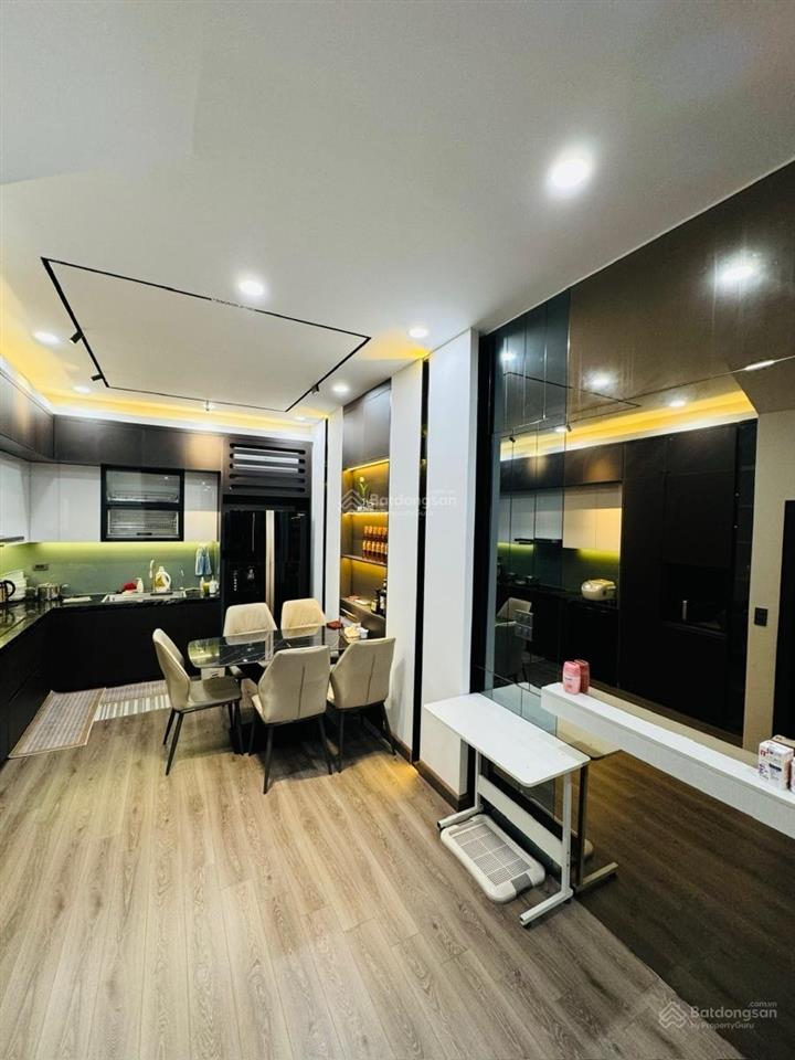 Nhà nguyễn ngọc vũ, ngõ thông, 3 gác chạy ầm ầm, vài bước ra phố, kcbt, móng 7 tầng, ô chờ 40m2*5t