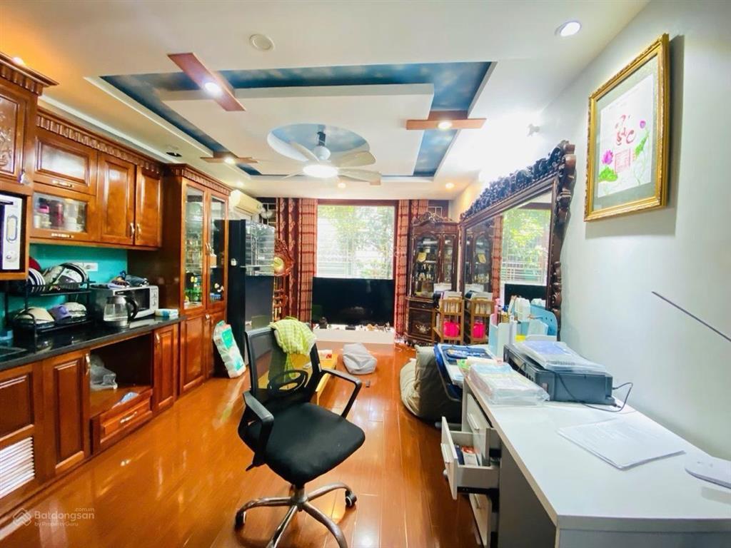 Giá tốt trung kính. ngõ nông, sát phố, ô tô dừng đỗ 20m, thông tứ tung, dân ở giữ gìn, thoáng, 45m2