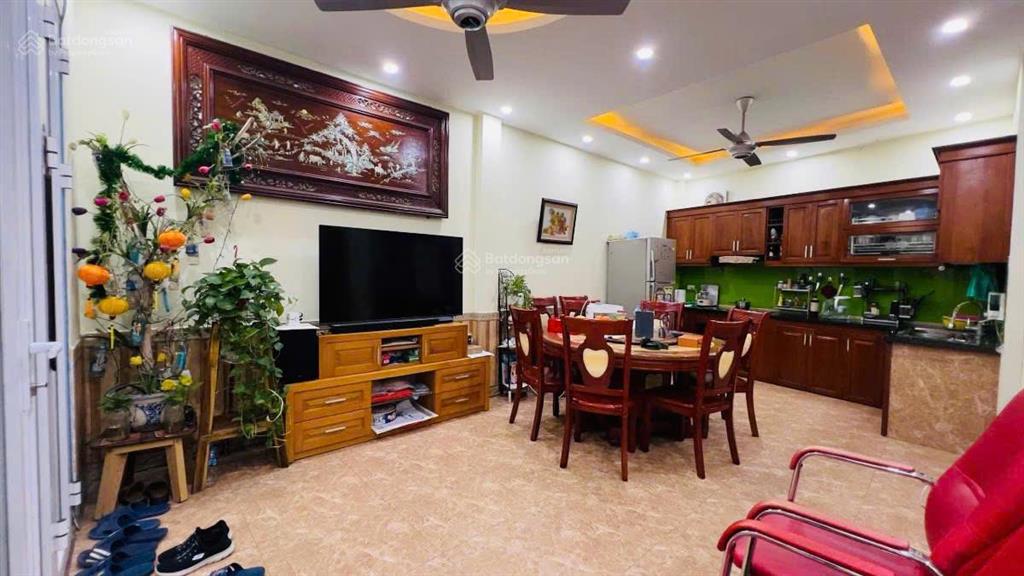 Bán nhà riêng nguyễn khánh toàn. lô góc 2 thoáng, sân riêng, ngõ nông, ô tô tránh chỉ 50m, 42m2*5t