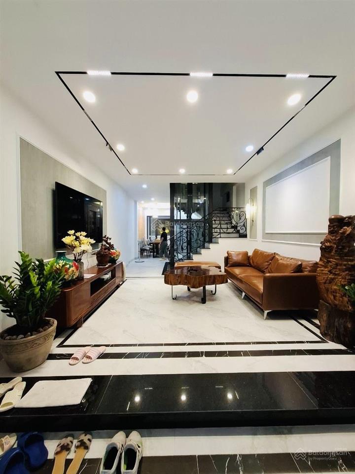 Hoa hậu thang máy nguyễn khang. ngõ thông cầu giấy, ra phố 50m, kd, xây mới tinh, full nt, 45m2*7t