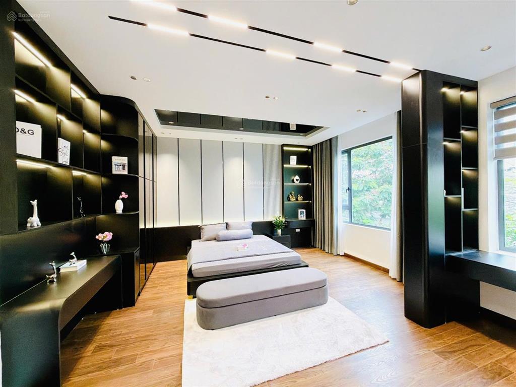 Tiền nhỏ nhưng có võ. lô góc 2 thoáng xuân thủy, mặt ngõ kinh doanh, ba gác thông, 70m ra phố. 50m2