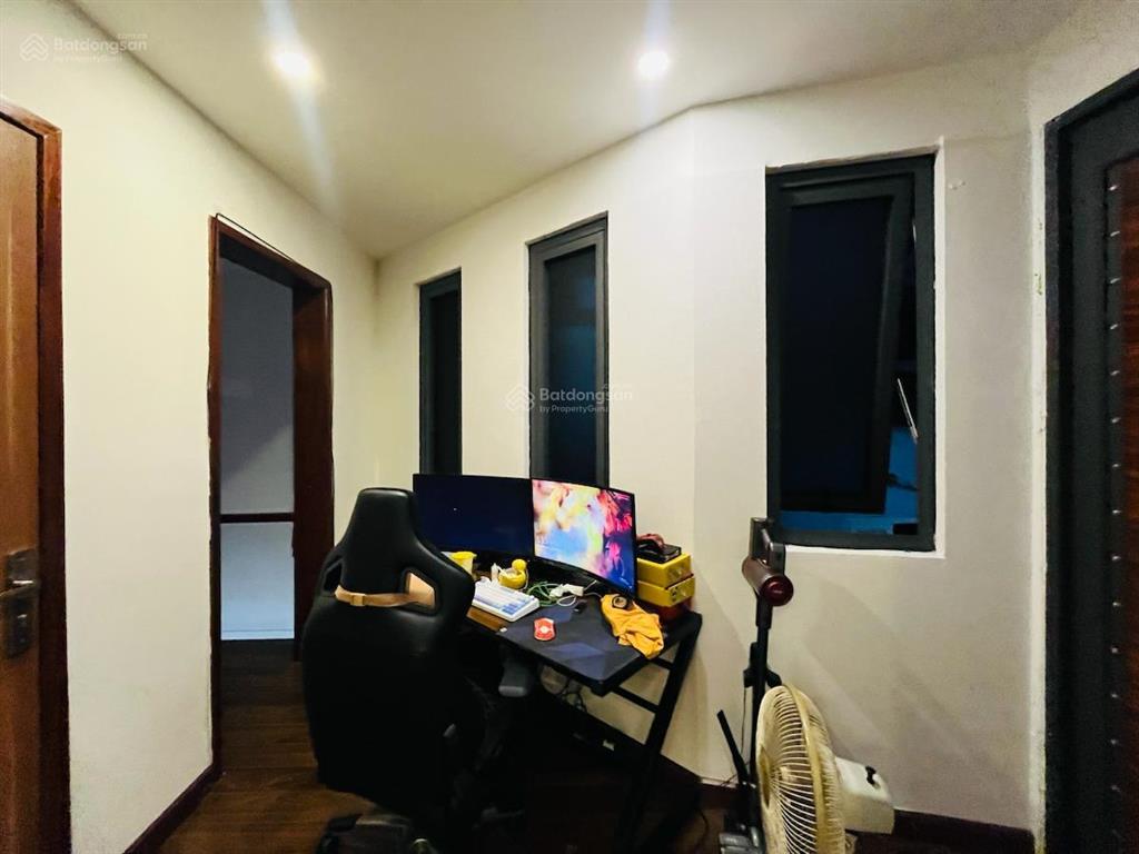 Sốc. nhà nguyễn văn huyên, ngõ thông, kd đa dạng, ô tô dừng đỗ gần nhà, xây kcbt, 2 thoáng, 45m2