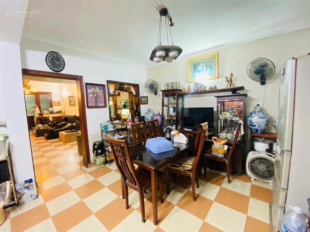 Quá rẻ. lô góc cầu giấy, ngõ thông, kinh doanh đa dạng, ô tô tránh 50m, xây kcbt, thoáng sáng, 41m2