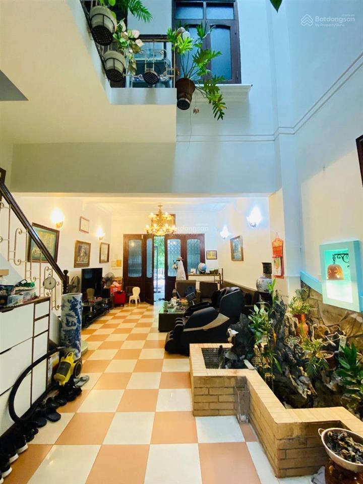 Quá rẻ. lô góc cầu giấy, ngõ thông, kinh doanh đa dạng, ô tô tránh 50m, xây kcbt, thoáng sáng, 41m2
