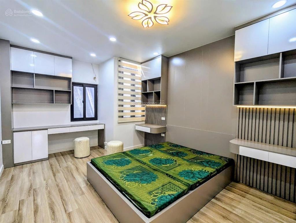 Quá rẻ. lô góc cầu giấy, ngõ thông, kinh doanh đa dạng, ô tô tránh 50m, xây kcbt, thoáng sáng, 41m2