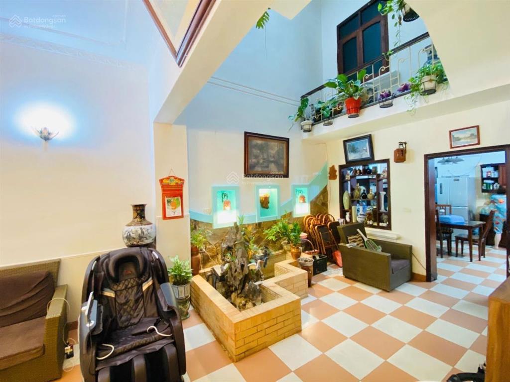 Quá rẻ. lô góc cầu giấy, ngõ thông, kinh doanh đa dạng, ô tô tránh 50m, xây kcbt, thoáng sáng, 41m2