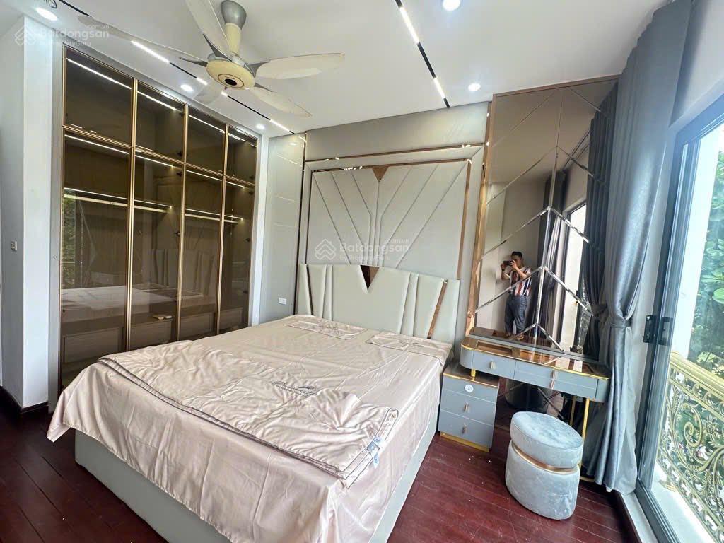 Nhà đẹp trung kính. ngõ 3 gác tránh, thông kd, ô tô sát nhà, sân xe, sđcc, tặng nt,ở sướng, 43m2*5t