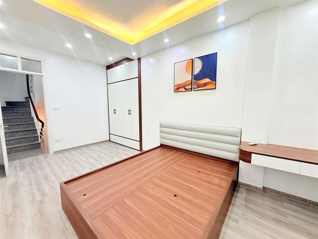 Bán nhà đẹp 5 tầng lạc long quân diện tích 32m2, ngõ nông gần phố, nội thất sang xịn, giá 9.2 tỷ