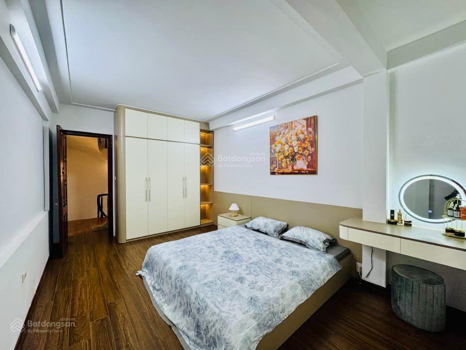 Hiếm! phường ngọc khánh, ngõ thông 3 gác tránh, trước nhà 3m, gần phố, tặng nt, ở ngay, 42m²*5t