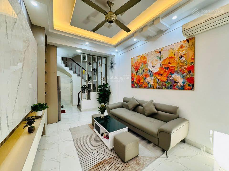 Hiếm! phường ngọc khánh, ngõ thông 3 gác tránh, trước nhà 3m, gần phố, tặng nt, ở ngay, 42m²*5t