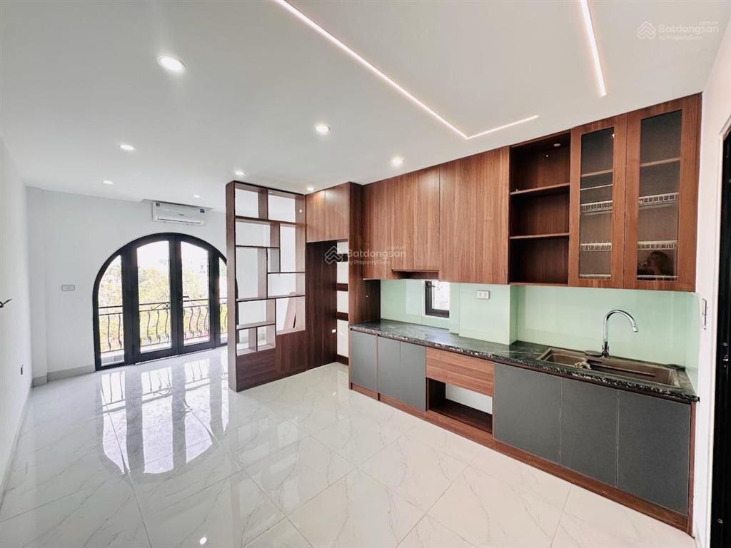 Có 1 0 2! lô góc ngọc khánh, nhà đẹp thang máy xịn sò, ngõ 3 gác thông, vài chục m ra phố. 42m2*5t