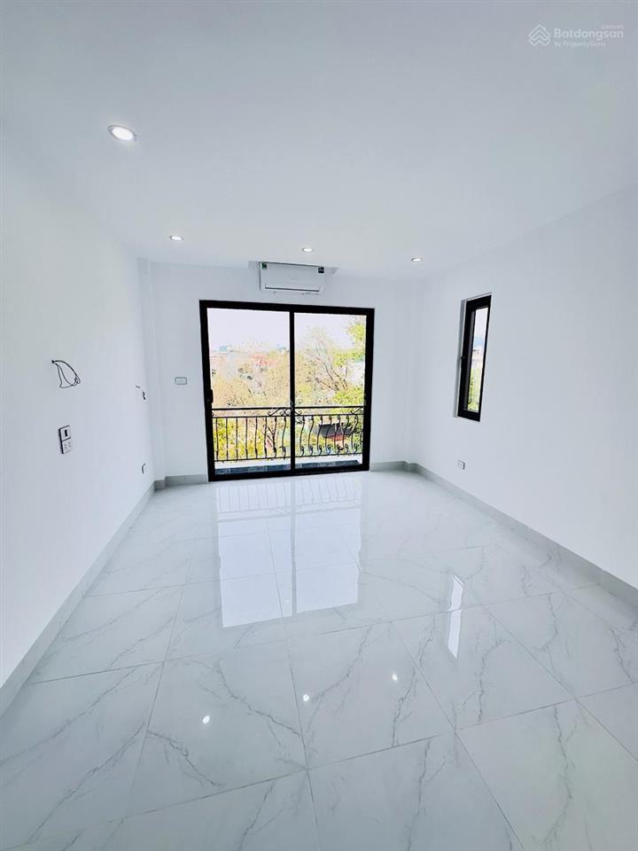 Có 1 0 2! lô góc ngọc khánh, nhà đẹp thang máy xịn sò, ngõ 3 gác thông, vài chục m ra phố. 42m2*5t