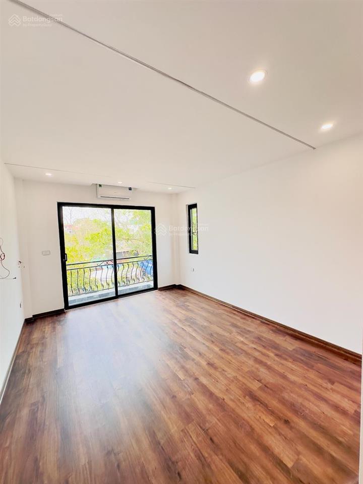 Có 1 0 2! lô góc ngọc khánh, nhà đẹp thang máy xịn sò, ngõ 3 gác thông, vài chục m ra phố. 42m2*5t