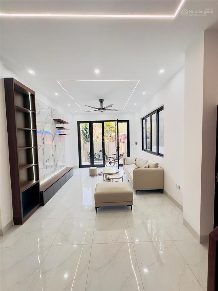 Có 1 0 2! lô góc ngọc khánh, nhà đẹp thang máy xịn sò, ngõ 3 gác thông, vài chục m ra phố. 42m2*5t