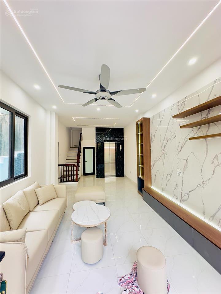 Có 1 0 2! lô góc ngọc khánh, nhà đẹp thang máy xịn sò, ngõ 3 gác thông, vài chục m ra phố. 42m2*5t