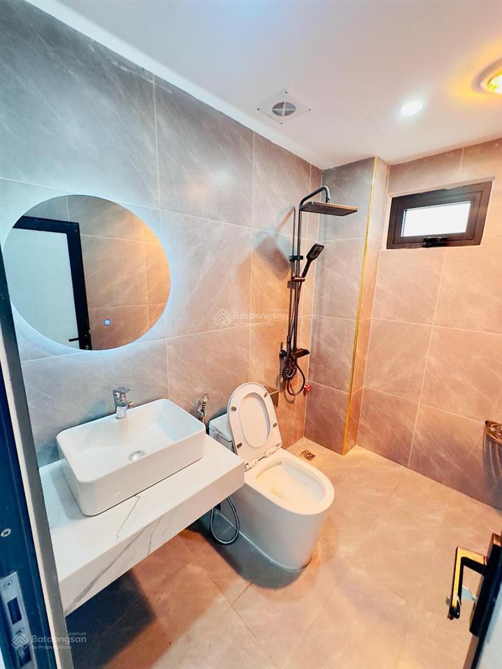 Có 1 0 2! lô góc ngọc khánh, nhà đẹp thang máy xịn sò, ngõ 3 gác thông, vài chục m ra phố. 42m2*5t