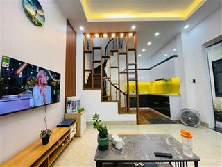 Hiếm! đội cấn, ngõ 3 gác tránh, 30m ô tô tránh, 2 thoáng vĩnh viễn, sân xe, ở ngay, 39.8m2*5t