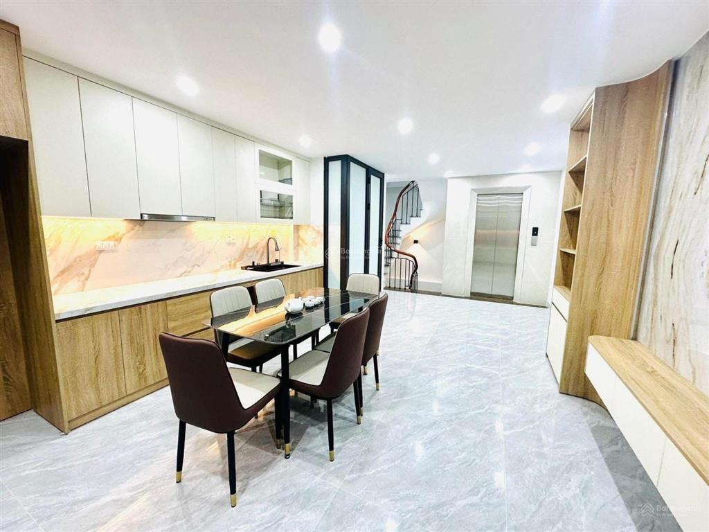 Ngọc khánh, xây mới nhà đẹp thang máy xịn sò, ngõ 3 gác thông, gần phố, tặng nt, ở ngay, 46m2*6t