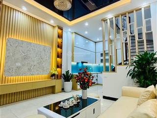 8 tỷ, đội cấn, ngõ thông, 2 thoáng, 3 gác đỗ cửa, 15m ra ôtô tránh, mới ở luôn 45m2 * 5t