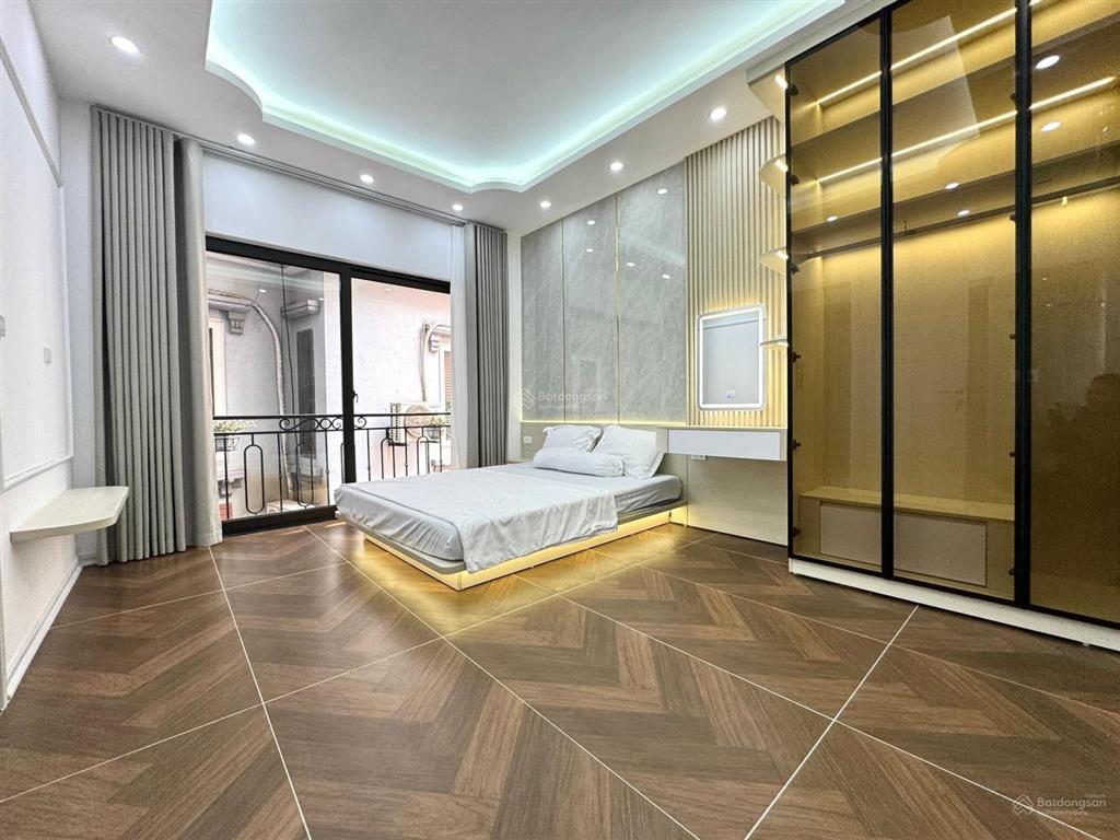 Cắt lỗ! bưởi  vĩnh phúc, thang máy, xây mới, 30m ôtô tránh, 2 thoáng vĩnh viễn, 40m2*6t