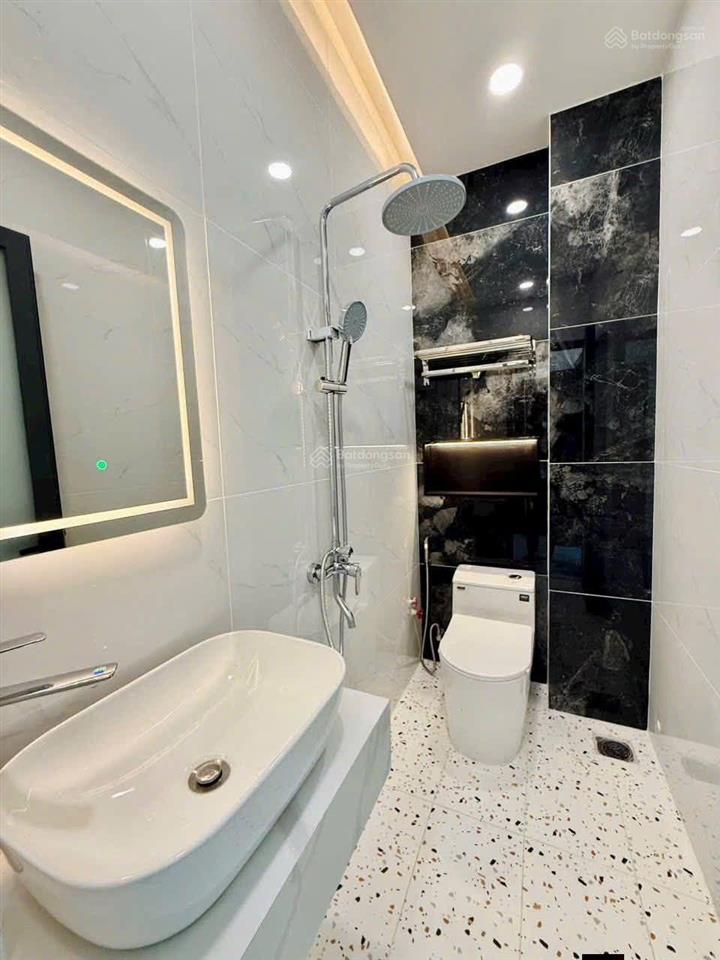 Gấp! đội cấn, dân xây nhà đẹp, ngõ 3 gác tránh thông, 50m ra phố, 2 thoáng, sân xe, 30m2*5t