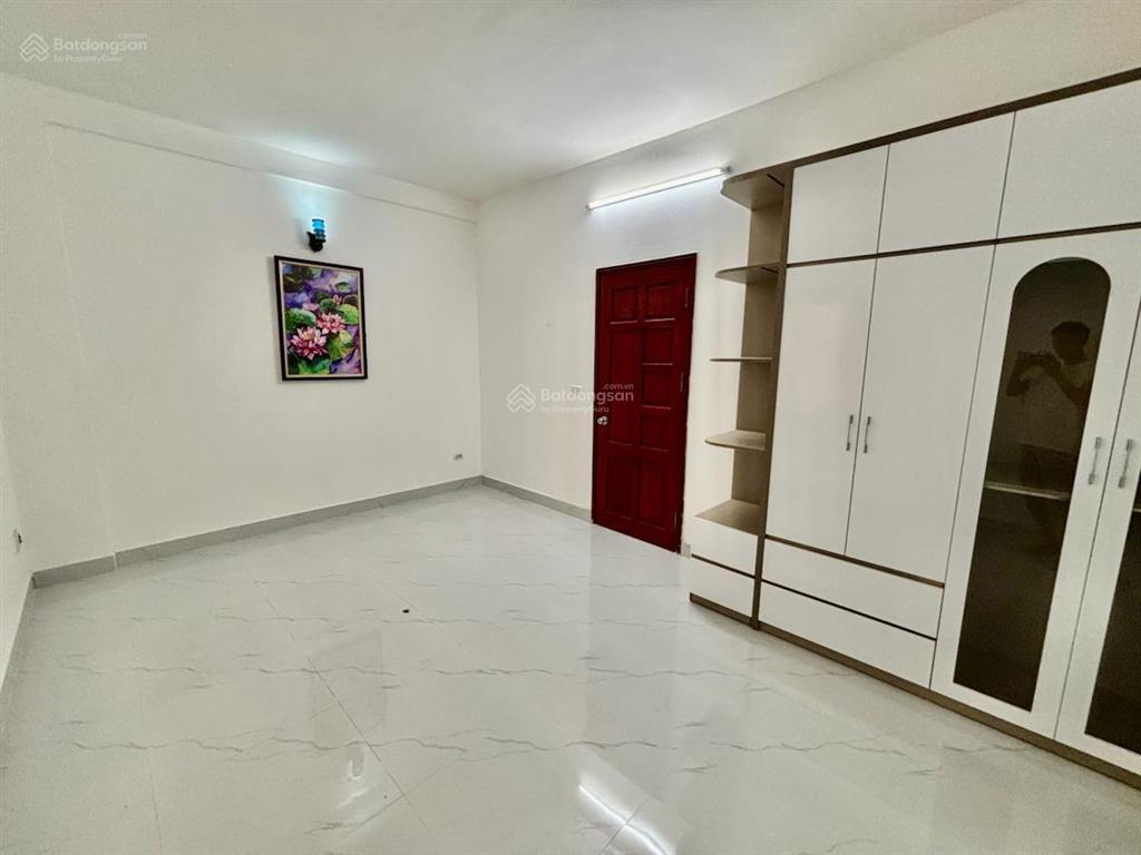 Võ chí công  hoàng quốc việt, nhà đẹp, ngõ 3 gác, 50m ôtô tránh, mới ở ngay, 32.5m2*5t