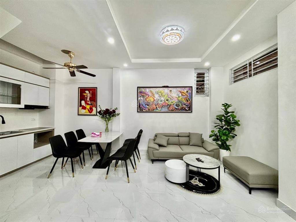 Võ chí công  hoàng quốc việt, nhà đẹp, ngõ 3 gác, 50m ôtô tránh, mới ở ngay, 32.5m2*5t