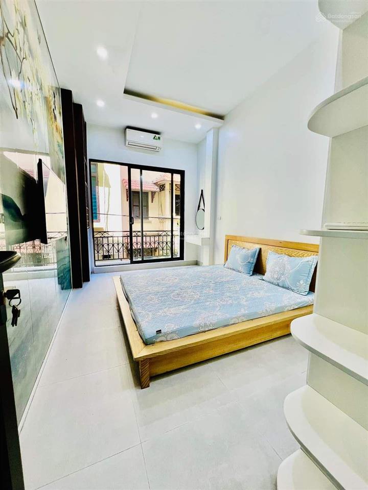 Bán nhà đội cấn lô góc, ngõ thông, ôtô đỗ gần, view hồ, thông các ngả, đẹp ở luôn, giá tốt, 40m2*5t
