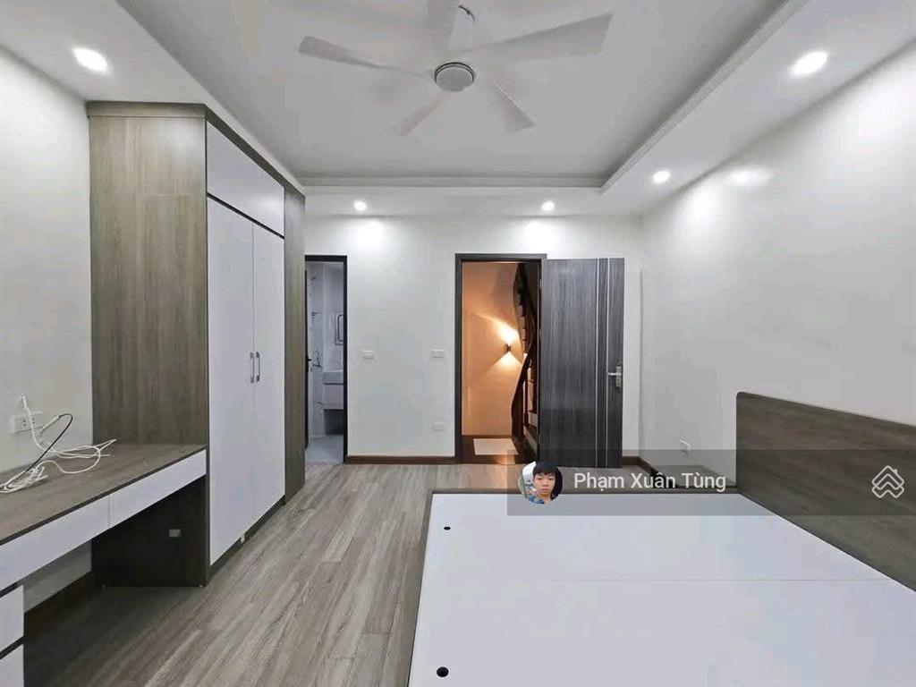 Ngọc khánh  nguyễn công hoan, ngõ thông 3 gác tránh, truớc nhà 3m, gần phố, 2 thoáng, 38m2*5t