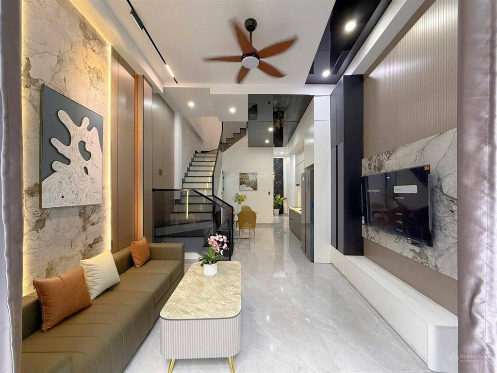 Gấp! nguyễn khánh toàn, dân xây chắc chắn, ngõ 3 gác, 50m ra phố, thoáng, sân xe, 43m2*5t
