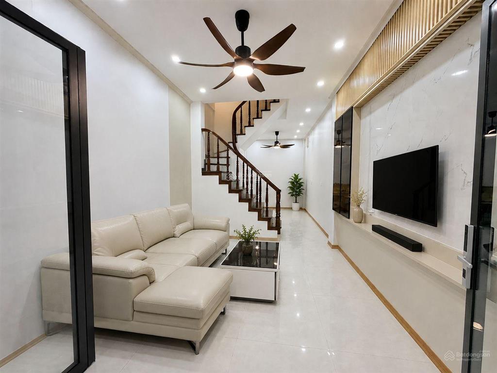 Giảng võ  ngọc khánh, nhà đẹp lô góc, ngõ thông, trước nhà 3m, 50m ra phố, mới ở ngay, 33m²*5t