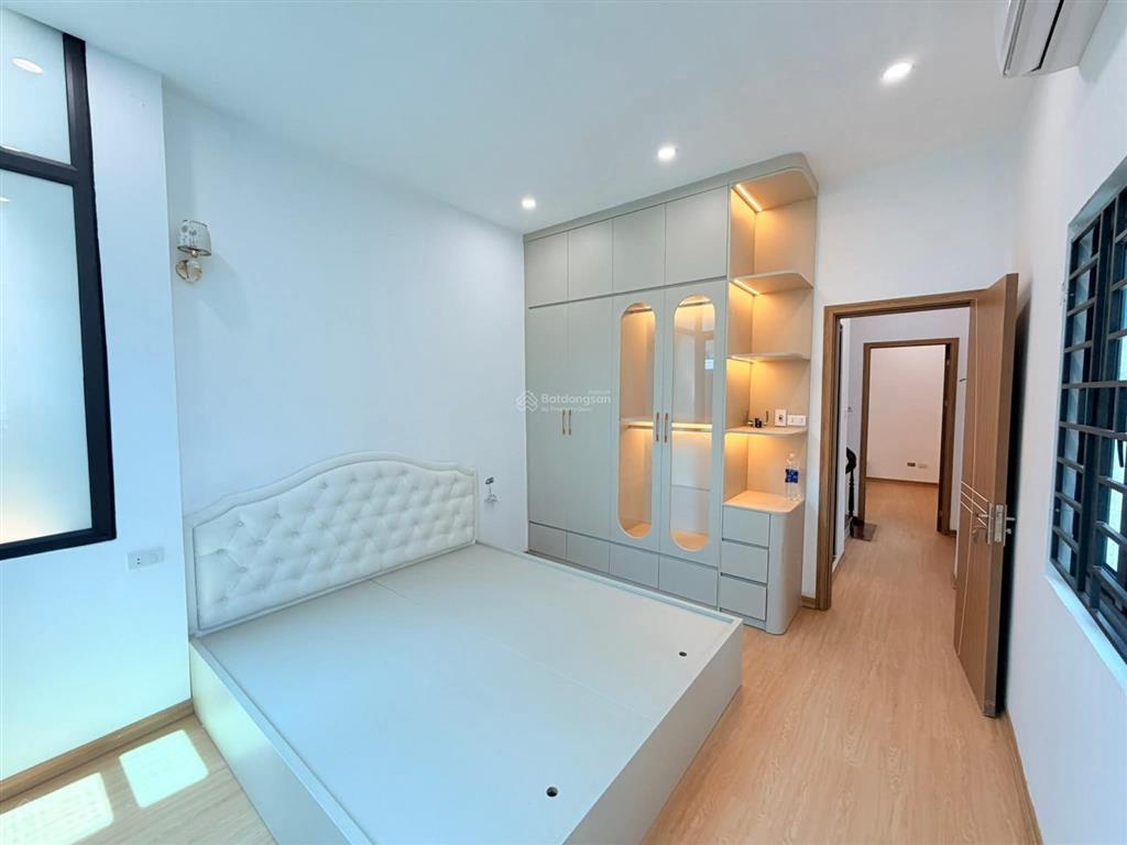 Giảng võ  ngọc khánh, nhà đẹp lô góc, ngõ thông, trước nhà 3m, 50m ra phố, mới ở ngay, 33m²*5t