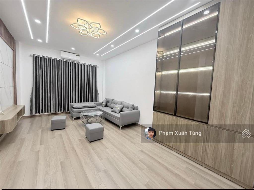 Xuân la  tây hồ, thang máy nhà đẹp, full nội thất ở luôn, ô tô đỗ cổng, sổ cc, 40m²