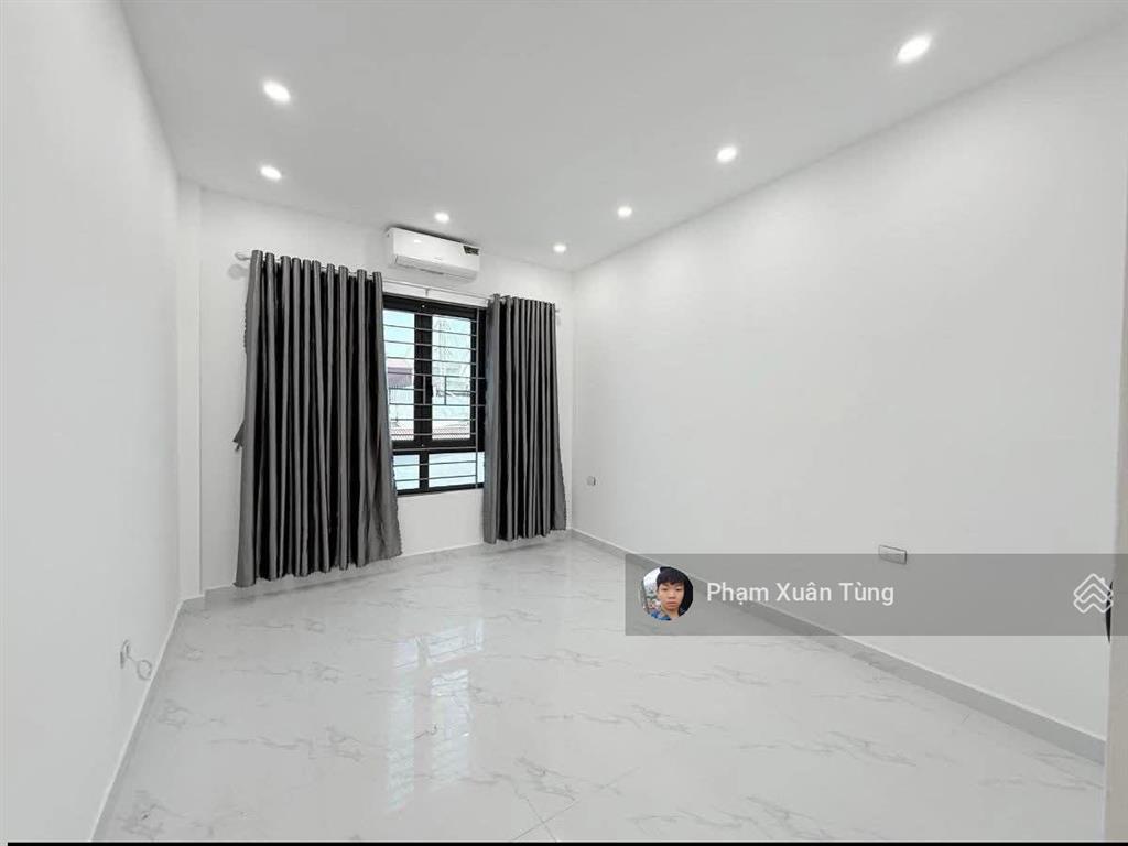 Xuân la  tây hồ, thang máy nhà đẹp, full nội thất ở luôn, ô tô đỗ cổng, sổ cc, 40m²