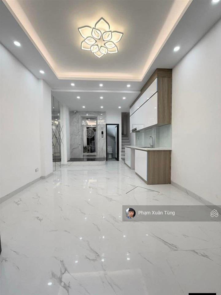 Xuân la  tây hồ, thang máy nhà đẹp, full nội thất ở luôn, ô tô đỗ cổng, sổ cc, 40m²