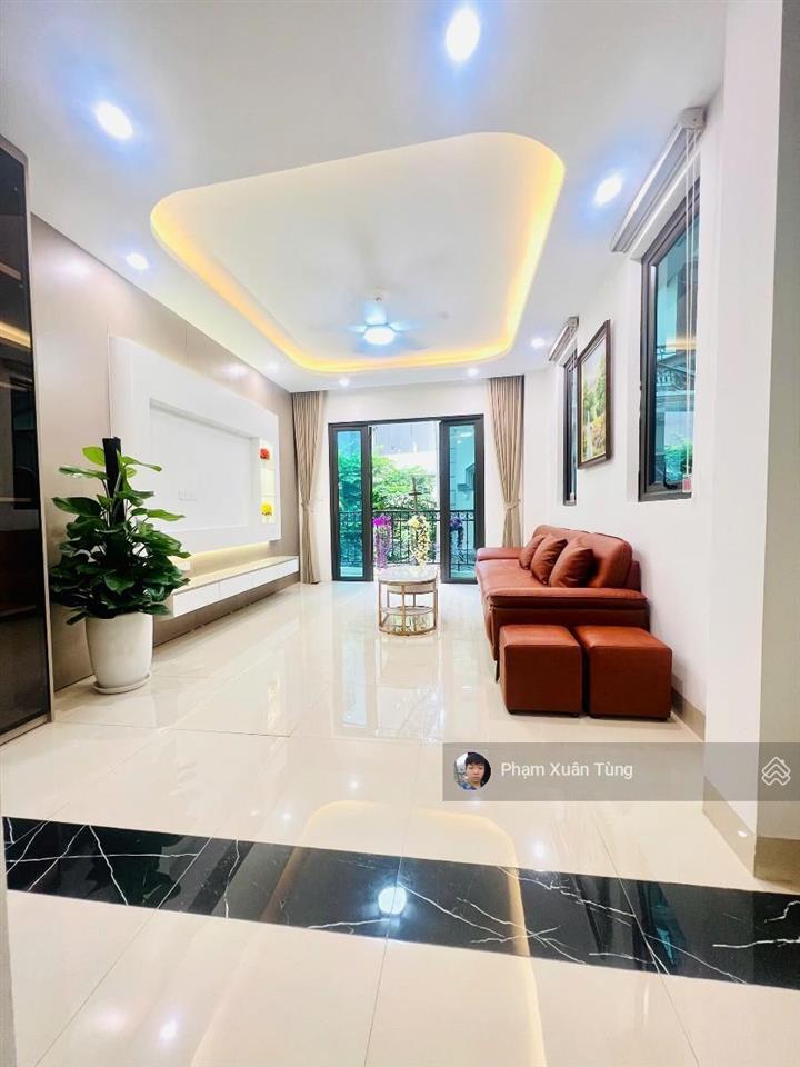 Lô góc cầu giấy, nhà mới thang máy, ô tô đỗ cửa, 30m ra phố, 2 thoáng, full nội thất ở luôn, 28.4m