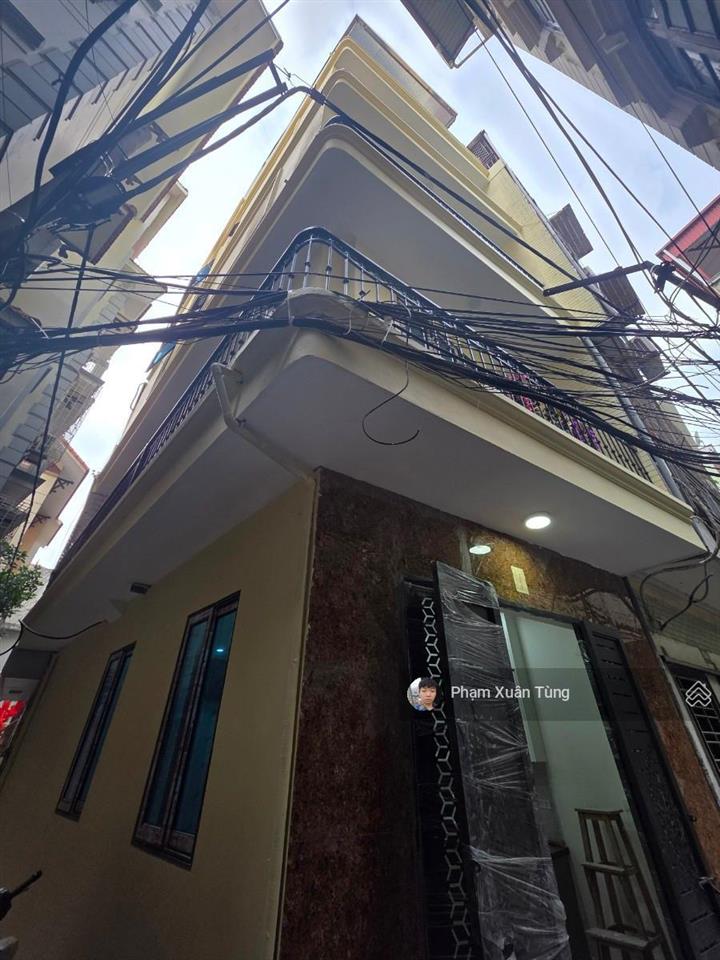Lô góc cầu giấy, nhà mới thang máy, ô tô đỗ cửa, 30m ra phố, 2 thoáng, full nội thất ở luôn, 28.4m