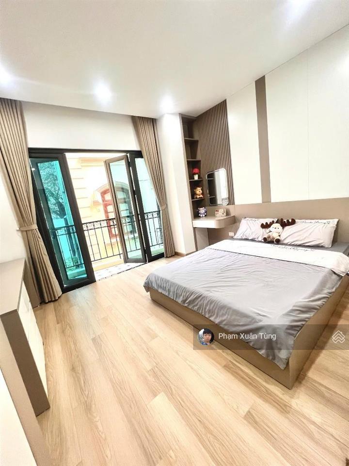 Lô góc cầu giấy, nhà mới thang máy, ô tô đỗ cửa, 30m ra phố, 2 thoáng, full nội thất ở luôn, 28.4m