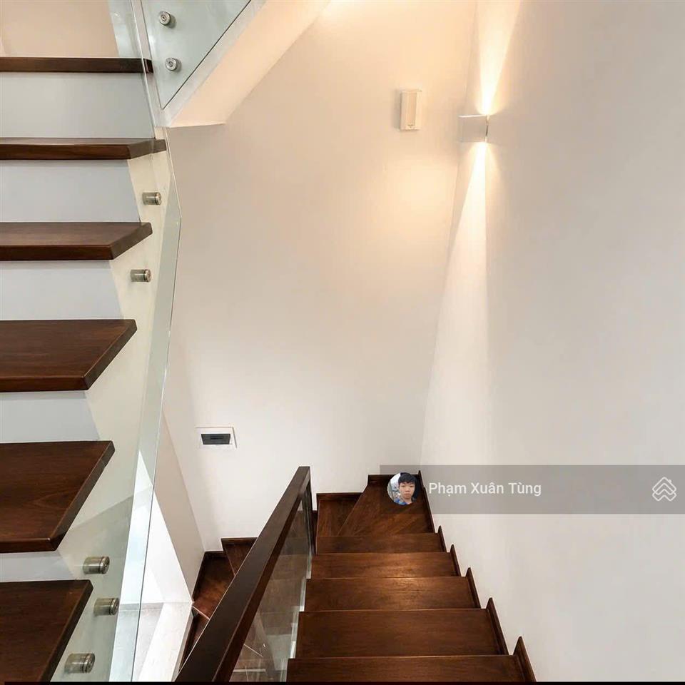 Trung tâm cầu giấy, ngõ ôtô tránh, xây chắc chắn, 70m ôtô ra phố, 2 thoáng, sổ cc, qh ổn định, 43m2