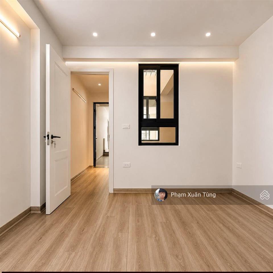 Trung tâm cầu giấy, ngõ ôtô tránh, xây chắc chắn, 70m ôtô ra phố, 2 thoáng, sổ cc, qh ổn định, 43m2