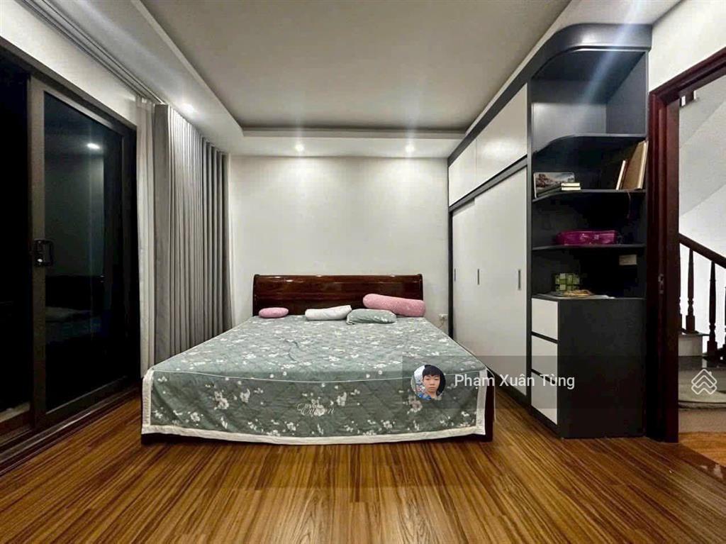 Quan hoanguyễn khánh toàn, nhà đẹp xây chắc chắn, ngõ 3 gác, 50m ra phố, thoáng, ở luôn, 40m²