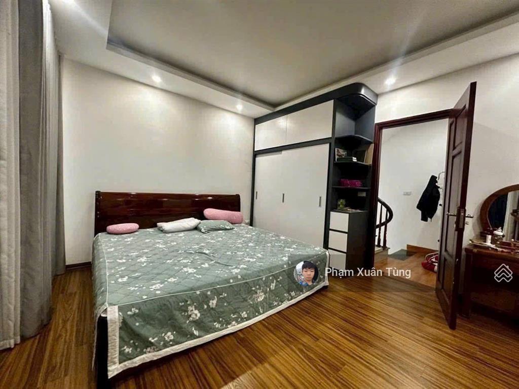 Quan hoanguyễn khánh toàn, nhà đẹp xây chắc chắn, ngõ 3 gác, 50m ra phố, thoáng, ở luôn, 40m²