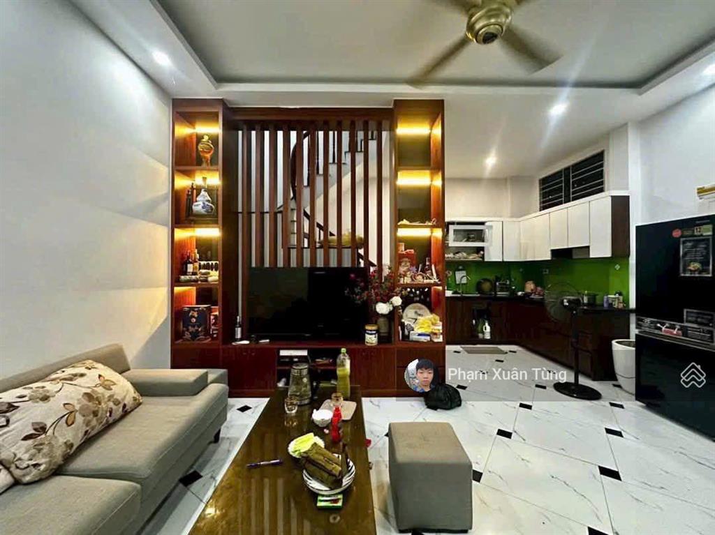 Quan hoanguyễn khánh toàn, nhà đẹp xây chắc chắn, ngõ 3 gác, 50m ra phố, thoáng, ở luôn, 40m²