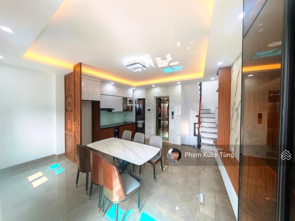 Trung tâm cầu giấy, nhà đẹp thang máy, xây mới, ngõ thông, 30m ra ô tô, 2 thoáng, ở luôn, 39.76m2