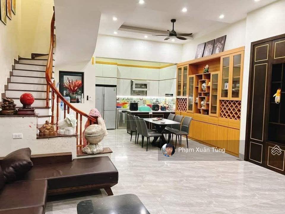 Hoàng quốc việt, ngõ thông, không qh, 40m ra ôtô, nhà đẹp giá tốt, ở ngay, 40m2*5t