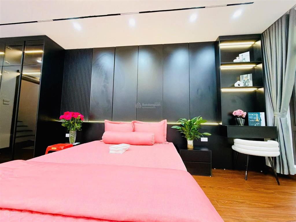 Nhà đẹp ngõ thông, gần ôtô, 40m ra phố, dọn đồ về ở luôn, hiếm có căn thứ 2, hoàng quốc việt 38m*5t