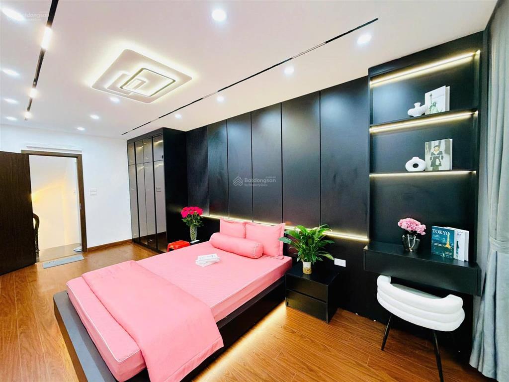 Nhà đẹp ngõ thông, gần ôtô, 40m ra phố, dọn đồ về ở luôn, hiếm có căn thứ 2, hoàng quốc việt 38m*5t