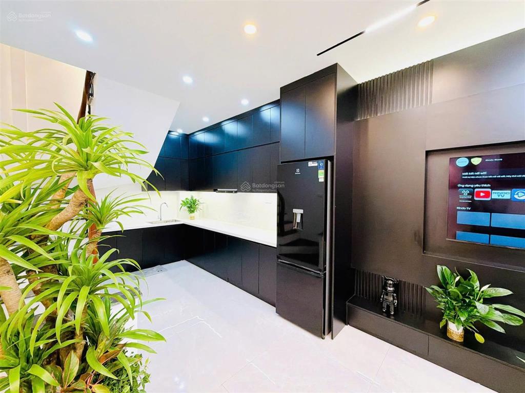 Nhà đẹp ngõ thông, gần ôtô, 40m ra phố, dọn đồ về ở luôn, hiếm có căn thứ 2, hoàng quốc việt 38m*5t