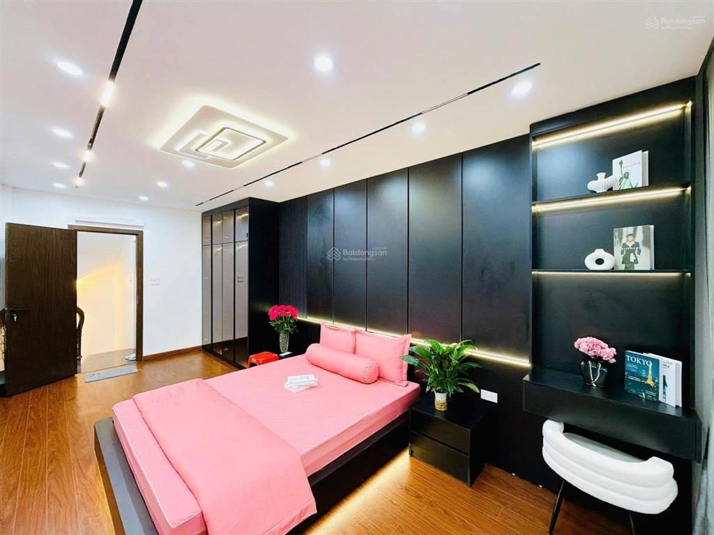 Nhà đẹp ngõ thông, gần ôtô, 40m ra phố, dọn đồ về ở luôn, hiếm có căn thứ 2, hoàng quốc việt 38m*5t