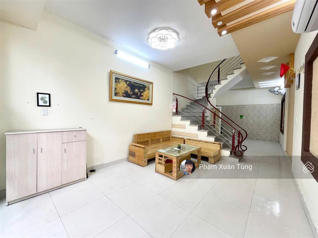 Nguyễn khánh toàn, dân xây chắc chắn, còn mới ở luôn, ngõ 3 gác, 50m ra phố, thoáng, 44m²*5t
